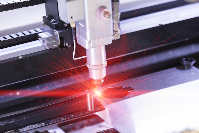 Präzises Laserschneiden von Metallblechen